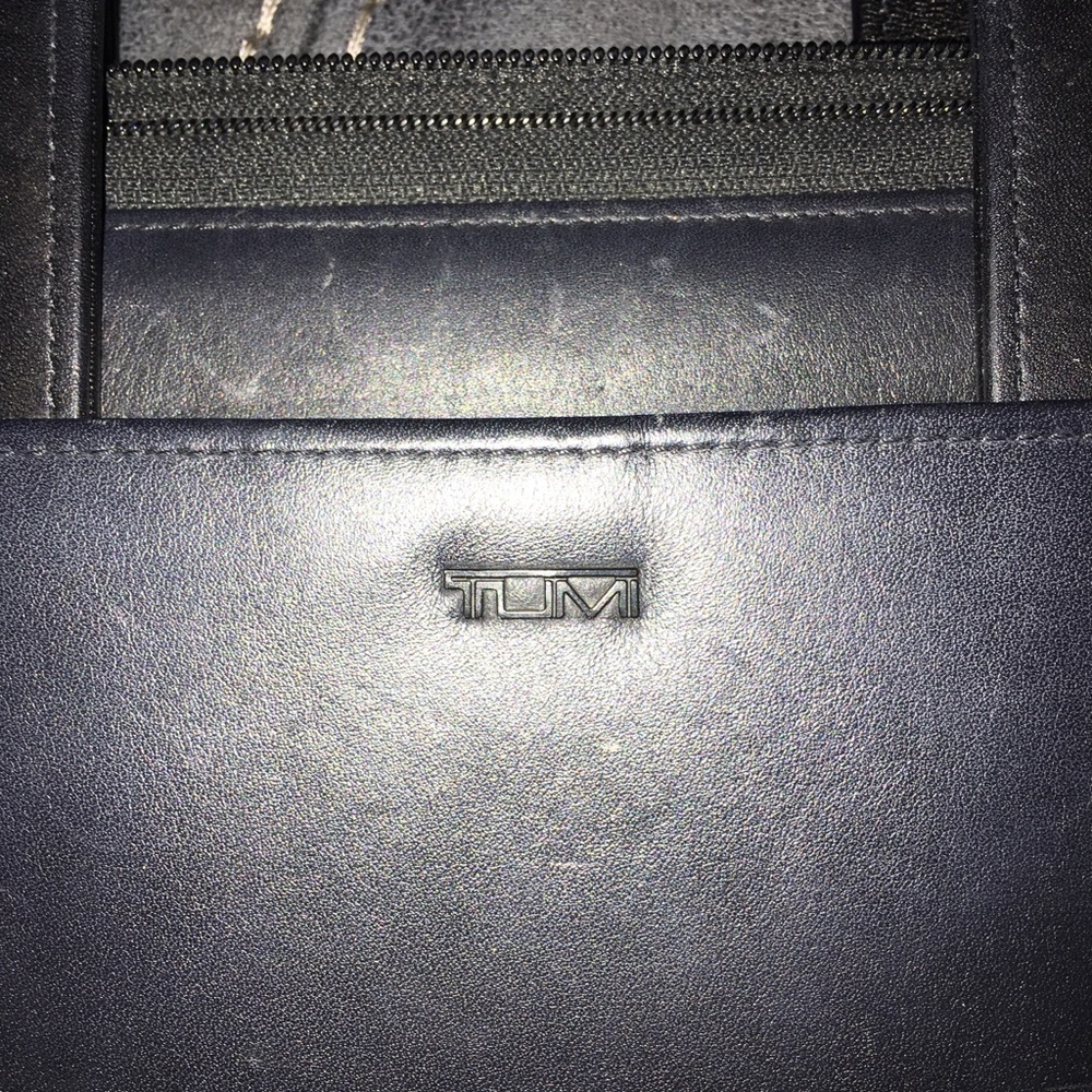 Tumi brief portfolio